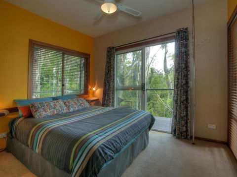 Vainui - Sydneys Hotel 3