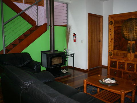 Vainui - Sydneys Hotel 1