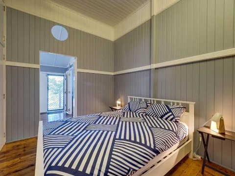 Sublime Beachfront Queenslander On The Esplanade - Sydneys Hotel 6