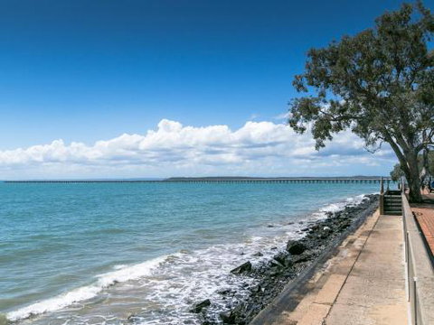 Sublime Beachfront Queenslander On The Esplanade - Sydneys Hotel 1