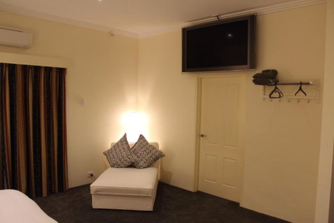 Gundaroo Manor Bed & Breakfast - Sydneys Hotel 5
