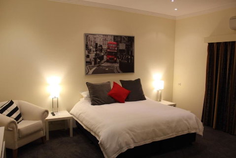Gundaroo Manor Bed & Breakfast - Sydneys Hotel 3