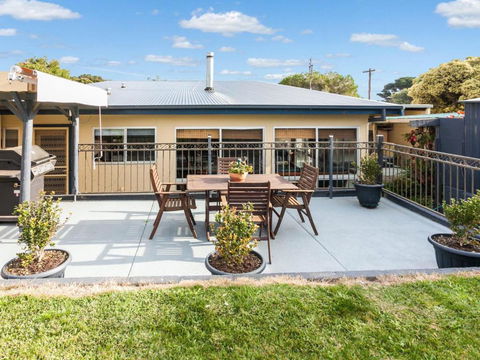 OCEAN SOUNDS Anglesea - Sydneys Hotel 2