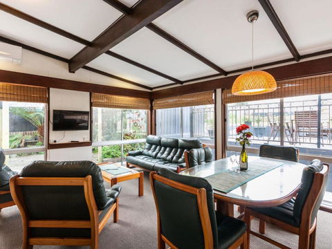 OCEAN SOUNDS Anglesea - Sydneys Hotel 4