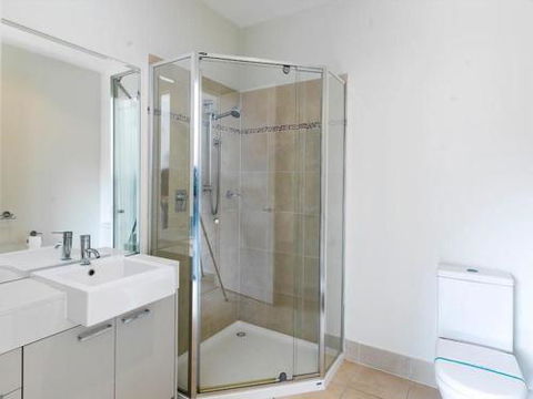 ONE LEVEL At BROADBEACH RESORT - Sydneys Hotel 3