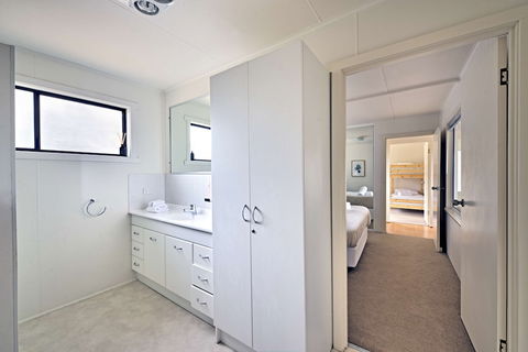 Waders - Sydneys Hotel 3