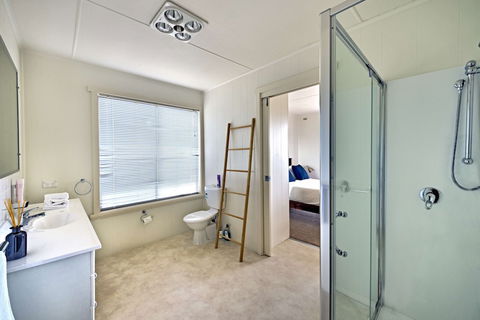 Waders - Sydneys Hotel 4