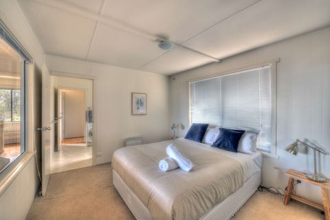 Waders - Sydneys Hotel 2