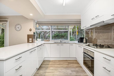 Hilltop Beach House: Newly Updated - Sydneys Hotel 1