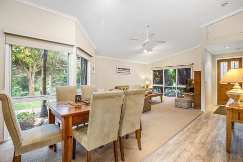 Hilltop Beach House: Newly Updated - Sydneys Hotel 2