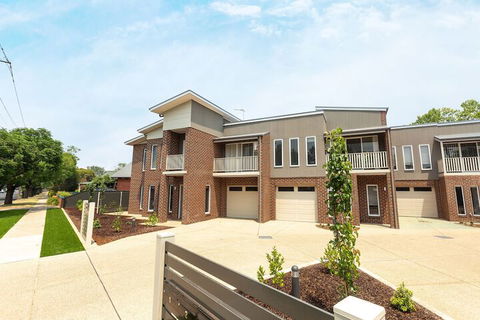 Wagga Apartments 3 - Sydneys Hotel 0