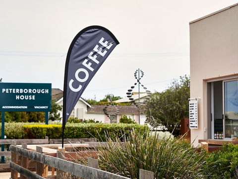 Peterborough House & Motel - Sydneys Hotel 0