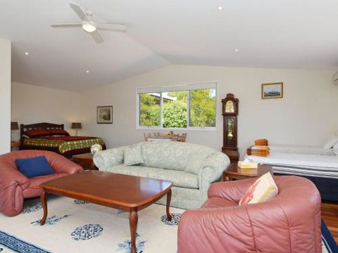 Morisset Waterfront 1bdr Studio Looking Over Trinity Marina - Sydneys Hotel 0