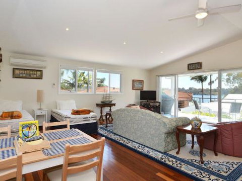 Morisset Waterfront 1bdr Studio Looking Over Trinity Marina - Sydneys Hotel 5