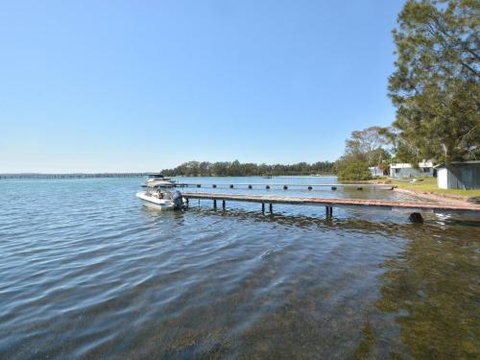 Morisset Waterfront 1bdr Studio Looking Over Trinity Marina - Sydneys Hotel 4