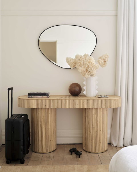 Three Rooms Sydney - Sydneys Hotel 4