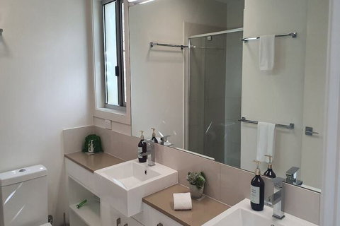 2 BDR Sea Side Guesthouse - Sydneys Hotel 3