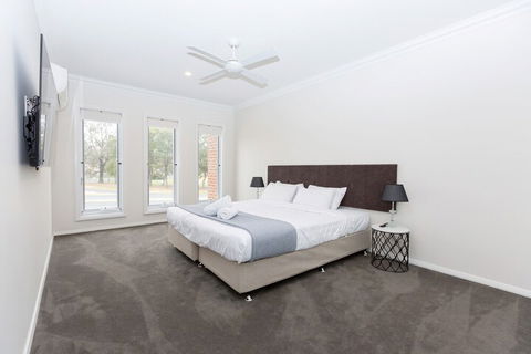 Wagga Apartments 2 - Sydneys Hotel 2