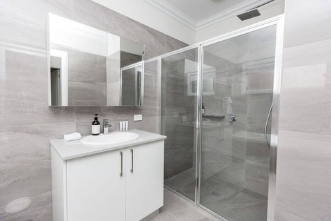 Wagga Apartments 4 - Sydneys Hotel 0