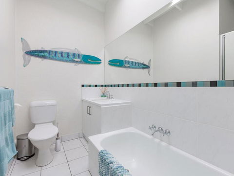 Absolute Beachfront - Sydneys Hotel 4