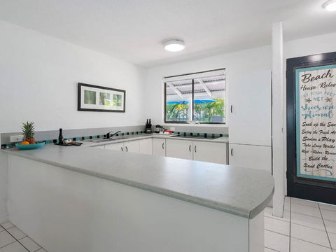 Absolute Beachfront - Sydneys Hotel 2
