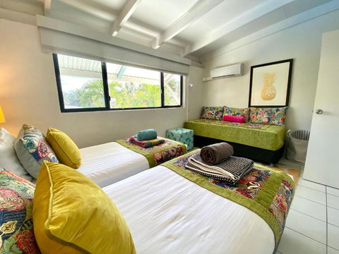 Absolute Beachfront - Sydneys Hotel 6