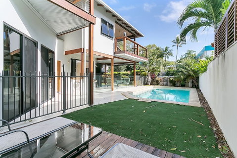 Beachcomber Holiday House - Sydneys Hotel 0