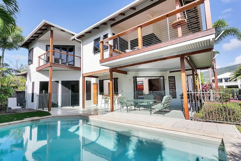 Beachcomber Holiday House - Sydneys Hotel 1