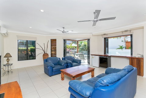 Beachcomber Holiday House - Sydneys Hotel 6