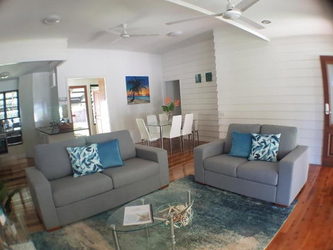 Great Northern Beach House - Sydneys Hotel 3