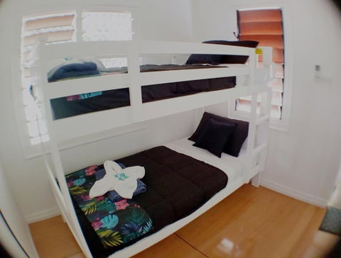 Great Northern Beach House - Sydneys Hotel 1