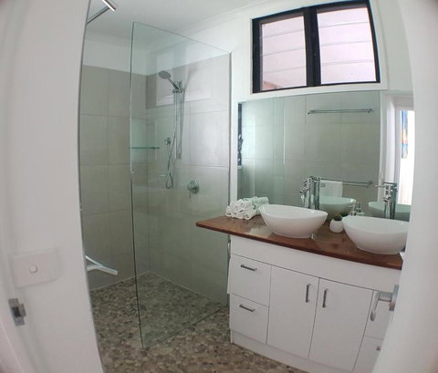 Great Northern Beach House - Sydneys Hotel 5