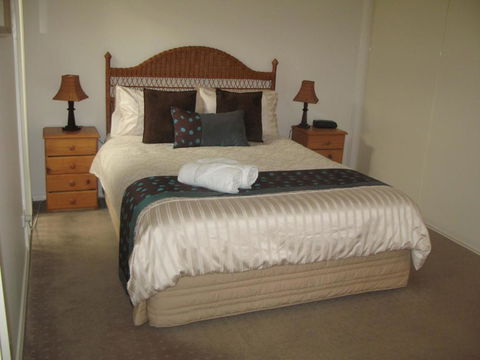 The Villa Kyabram - Sydneys Hotel 6