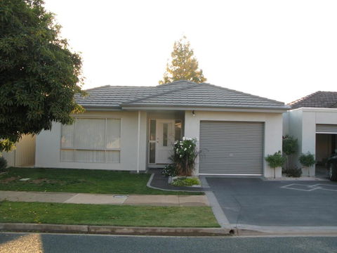 The Villa Kyabram - Sydneys Hotel 3