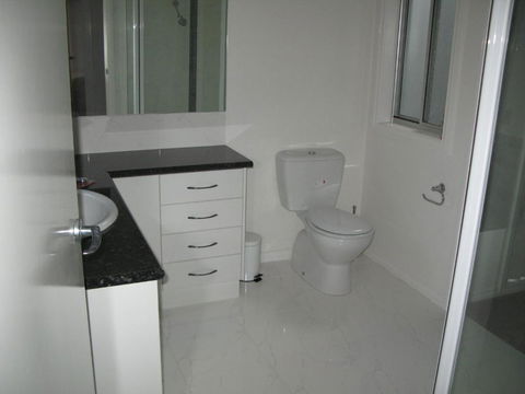 The Villa Kyabram - Sydneys Hotel 4