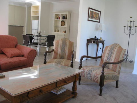 The Villa Kyabram - Sydneys Hotel 2