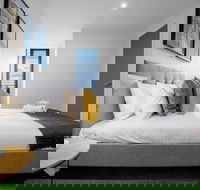 Designer 2 Bedroom Apartment In Parkville - Sydneys Hotel