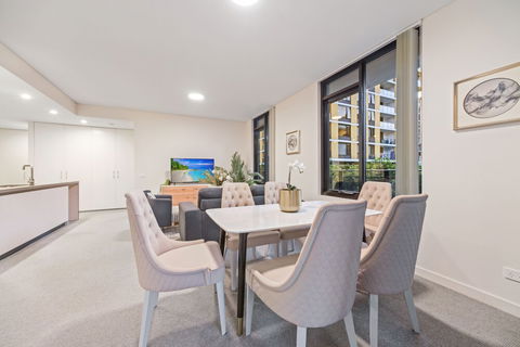 HomeHotel Stylish Apt Next To Train & Westfield - Sydneys Hotel 3