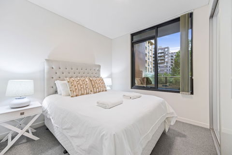 HomeHotel Stylish Apt Next To Train & Westfield - Sydneys Hotel 0