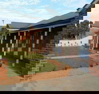 Numurkah self contained Apartments - Sydneys Hotel