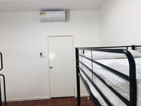 St. Kilda Accommodation - Sydneys Hotel 0
