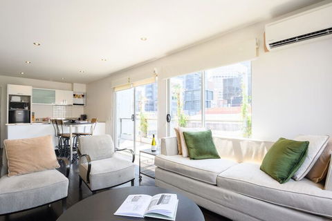 OLIVER Laneway Art Fed Square & Top Restaurants - Sydneys Hotel 0