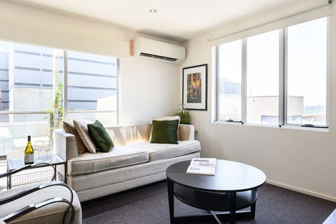 OLIVER Laneway Art Fed Square & Top Restaurants - Sydneys Hotel 2