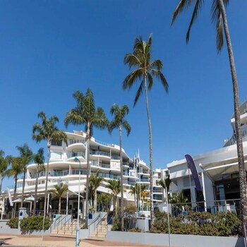 1 BDR / Apt / Foxtel / WiFi / Pool / Parking / Spa / Urangan - Sydneys Hotel 2