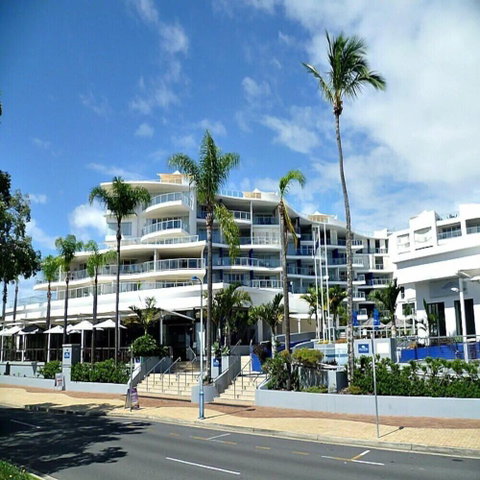 1 BDR / Apt / Foxtel / WiFi / Pool / Parking / Spa / Urangan - Sydneys Hotel 0