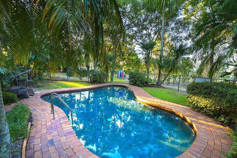 Daydream On The Greens - Sydneys Hotel 1