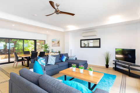 Absolute Airlie Airlie Beach - Sydneys Hotel 1