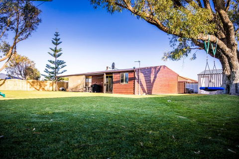 The Bothy Lancelin Family Retreat - Sydneys Hotel 4