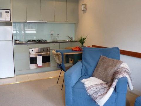 Market Square Melbourne Accommodation - Sydneys Hotel 0