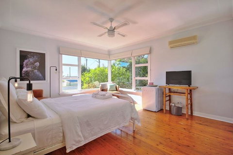 Dolphin Sands - Sydneys Hotel 7